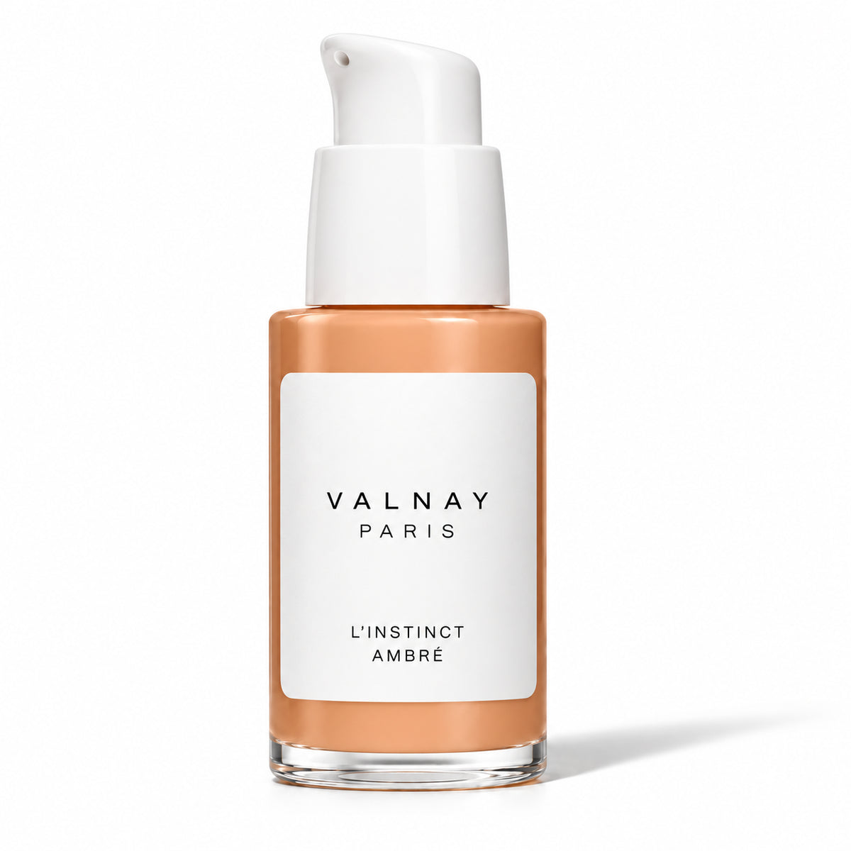 L’Instinct Ambré de Valnay, sérum anti-âge aux peptides pour une peau plus ferme, plus lisse et plus souple, flacon avec pompe sur fond blanc